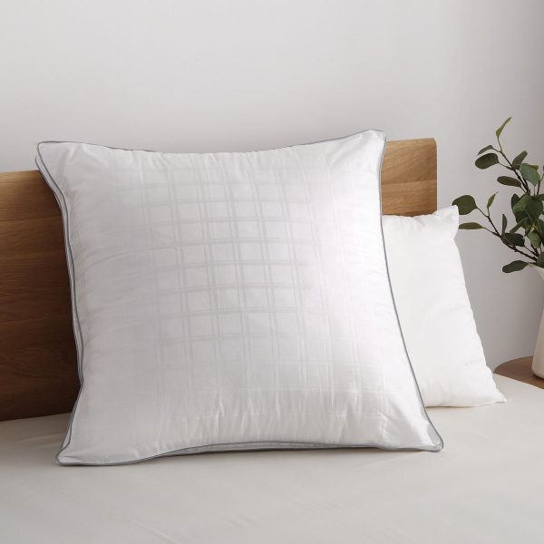 Deluxe Hotel European Pillow 65 x 65 cm